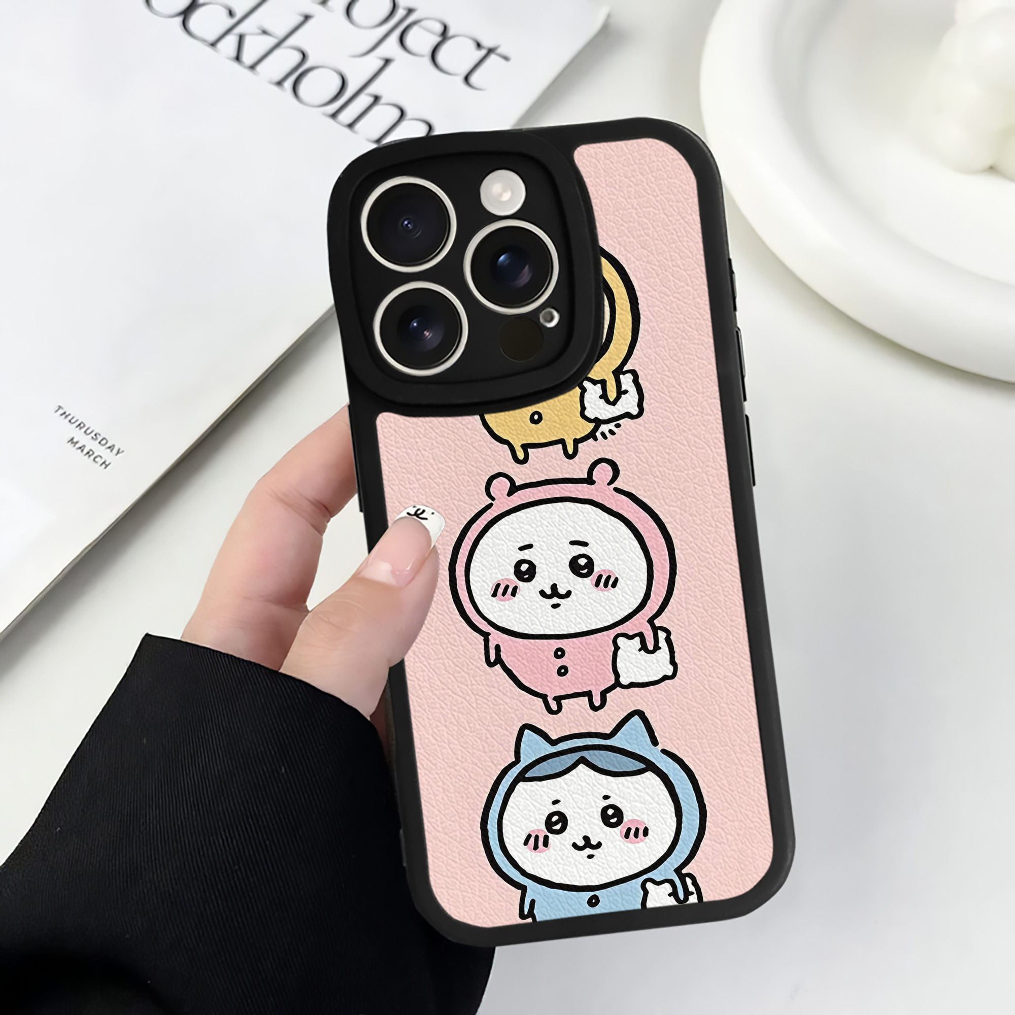 （画像用） ちいかわ Chii-kawa 【iPhone 16シリーズ対応】シリコンスマホケース（レザー調） 材質：シリコン